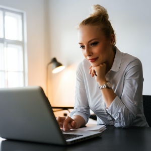 women working on computer